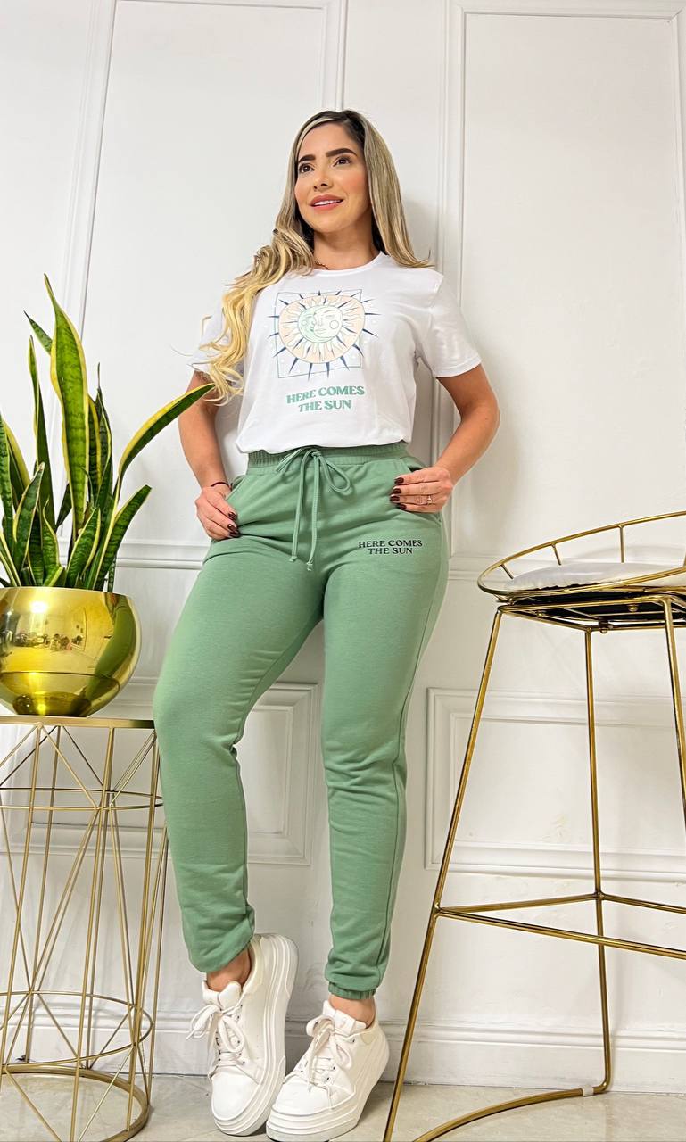 Conjunto jogger here comes